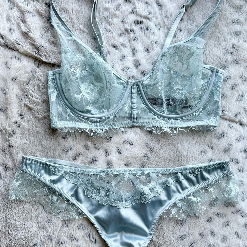 Victoria's Secret Lace Bra Set in Light Blue